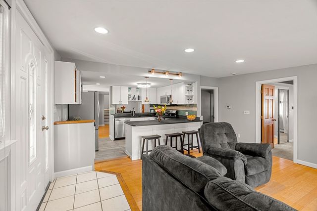 3 Adams Ave, Methuen, MA 01844