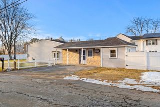 3 Adams Ave, Methuen, MA 01844