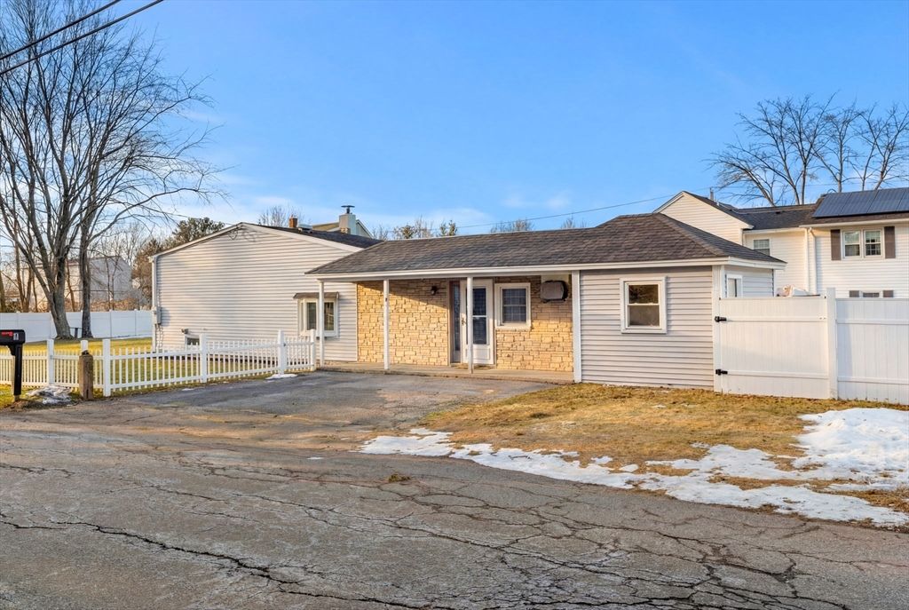 3 Adams Ave, Methuen, MA 01844