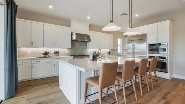 29790 Camino La Cumbre, Valencia, CA 91354