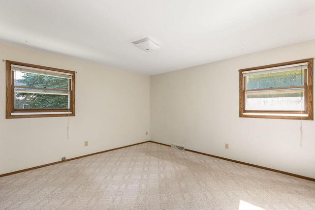 7143 Horizon DRIVE, Greendale, WI 53129