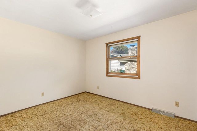 7143 Horizon DRIVE, Greendale, WI 53129