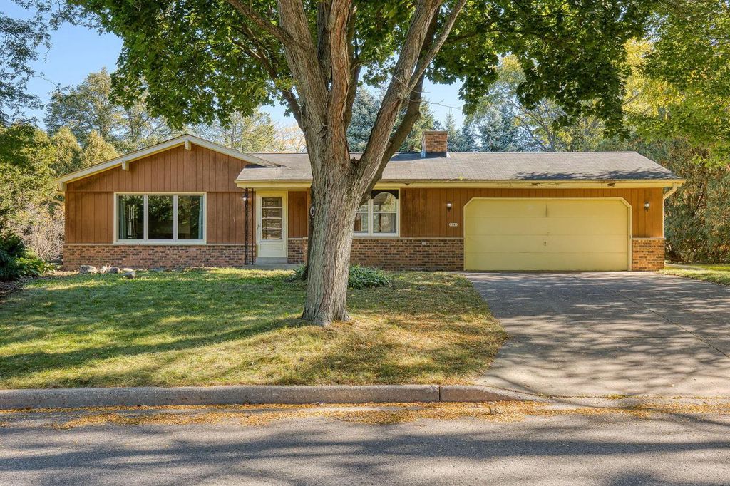 7143 Horizon DRIVE, Greendale, WI 53129