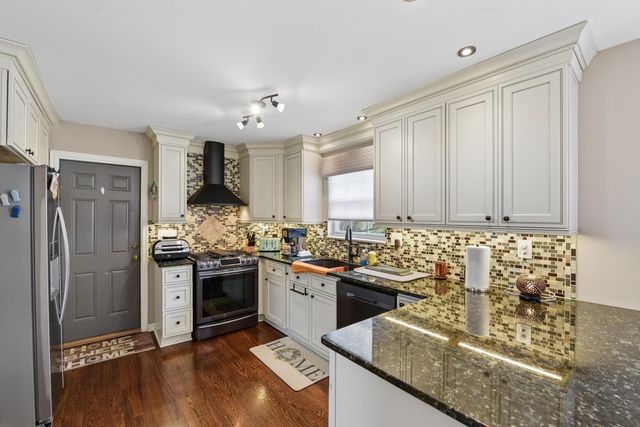 2225 Forest Lawn Drive, Florence, KY 41042