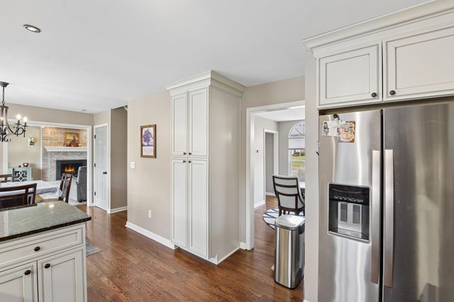 2225 Forest Lawn Drive, Florence, KY 41042