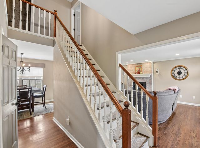 2225 Forest Lawn Drive, Florence, KY 41042