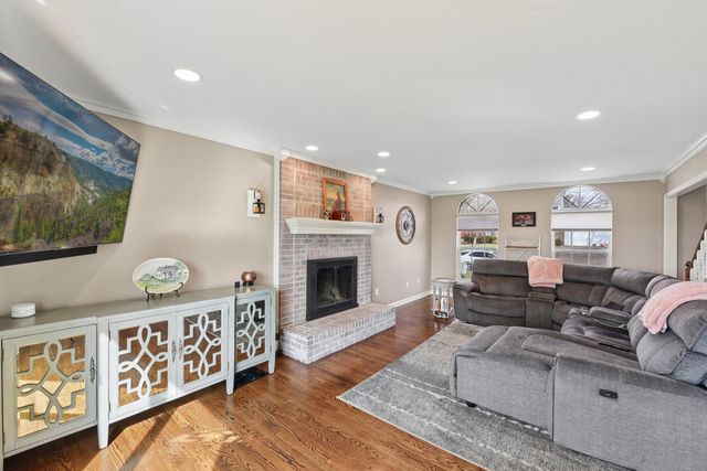 2225 Forest Lawn Drive, Florence, KY 41042