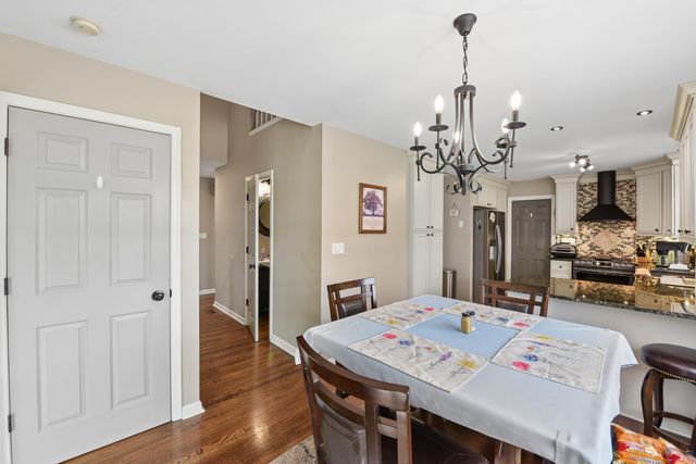 2225 Forest Lawn Drive, Florence, KY 41042