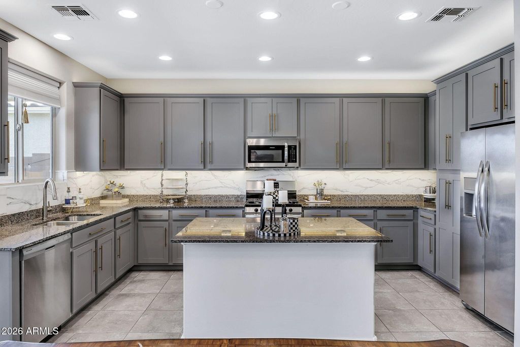 Image 4 of property listing at 25218 N 143RD Lane, Surprise, AZ 85387