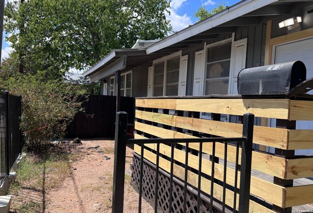 2609 W Poplar, San Antonio, TX 78207