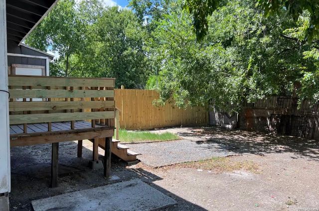 2609 W Poplar, San Antonio, TX 78207