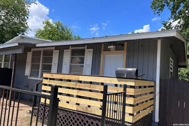 2609 W Poplar, San Antonio, TX 78207