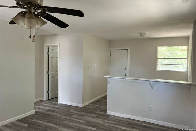 2609 W Poplar, San Antonio, TX 78207