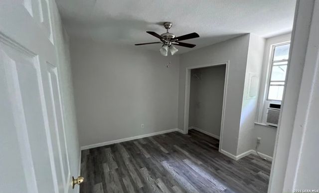 2609 W Poplar, San Antonio, TX 78207