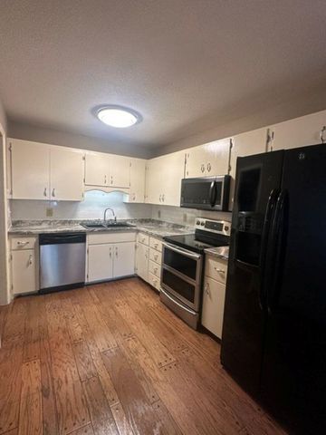 206 W Glenn St, Mulvane, KS 67110