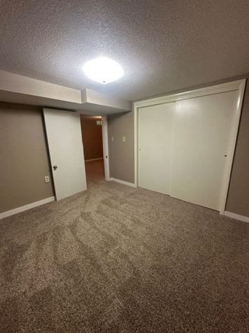 206 W Glenn St, Mulvane, KS 67110