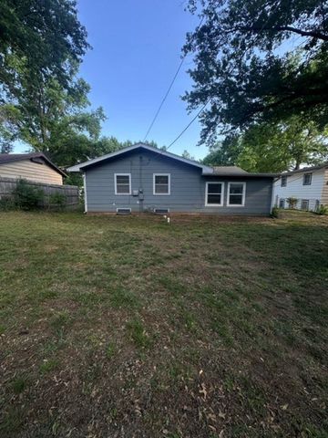 206 W Glenn St, Mulvane, KS 67110