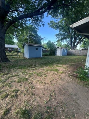 206 W Glenn St, Mulvane, KS 67110