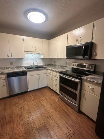 206 W Glenn St, Mulvane, KS 67110