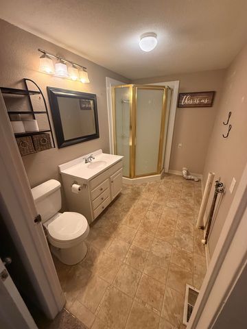 206 W Glenn St, Mulvane, KS 67110
