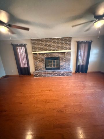 206 W Glenn St, Mulvane, KS 67110