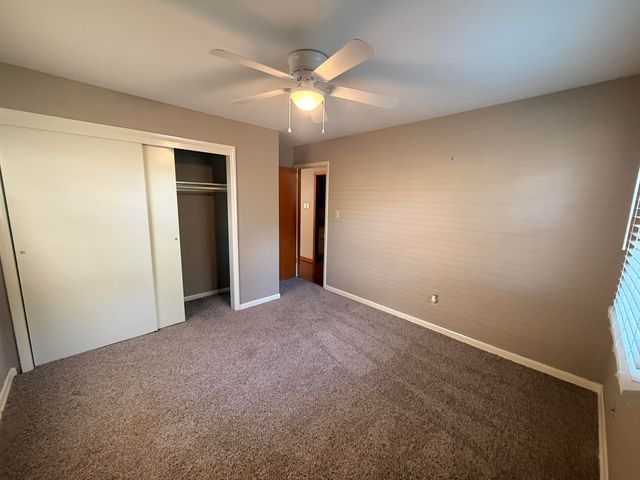 206 W Glenn St, Mulvane, KS 67110