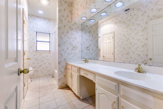 2122 Rolling Oak Lane, Garland, TX 75044