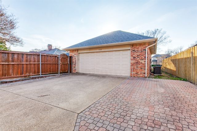 2122 Rolling Oak Lane, Garland, TX 75044