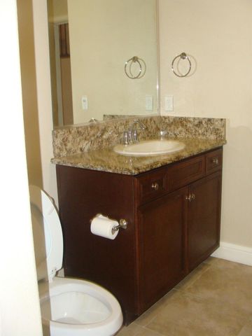 7477 N La Paz Avenue, Fresno, CA 93722