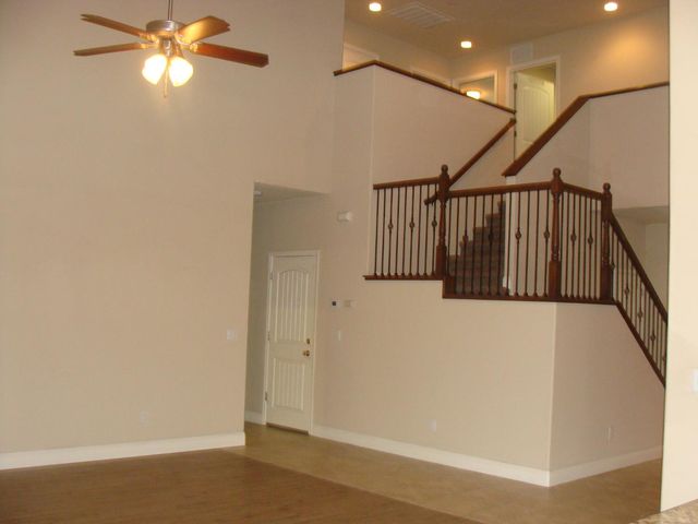 7477 N La Paz Avenue, Fresno, CA 93722