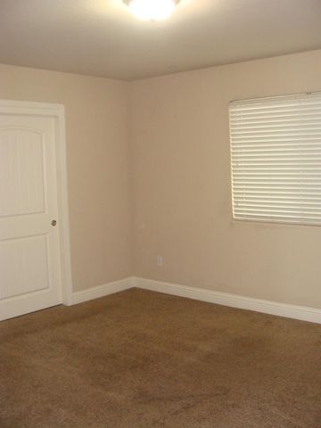 7477 N La Paz Avenue, Fresno, CA 93722