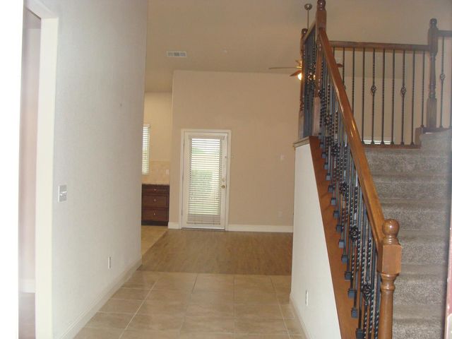 7477 N La Paz Avenue, Fresno, CA 93722