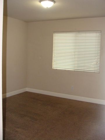 7477 N La Paz Avenue, Fresno, CA 93722