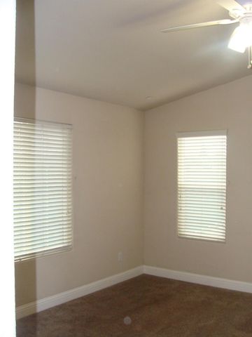 7477 N La Paz Avenue, Fresno, CA 93722