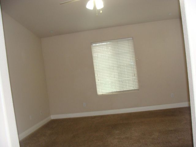 7477 N La Paz Avenue, Fresno, CA 93722