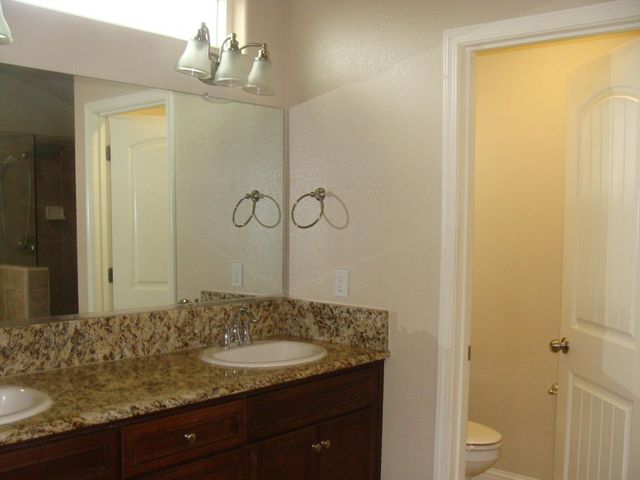 7477 N La Paz Avenue, Fresno, CA 93722