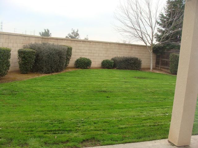 7477 N La Paz Avenue, Fresno, CA 93722