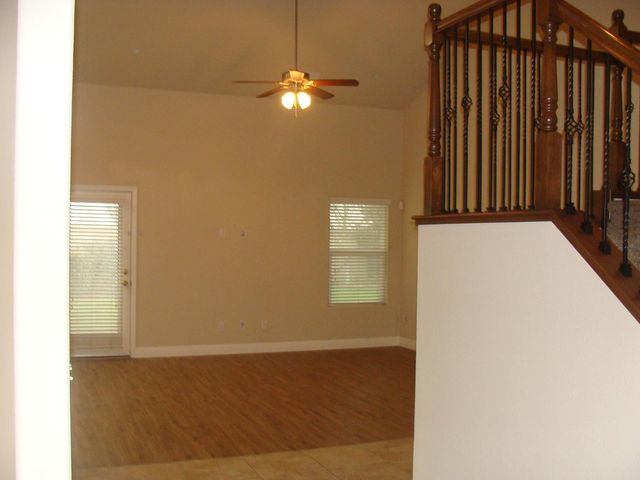 7477 N La Paz Avenue, Fresno, CA 93722