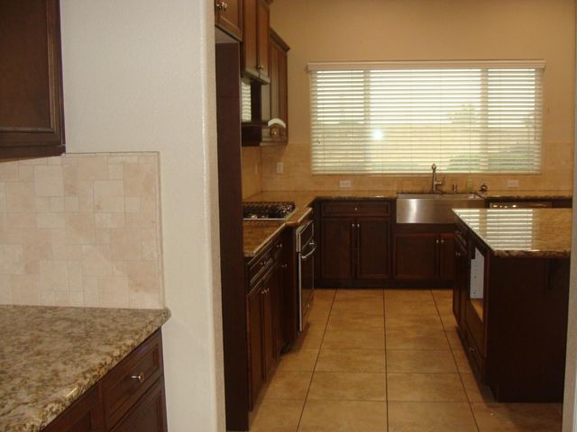 7477 N La Paz Avenue, Fresno, CA 93722