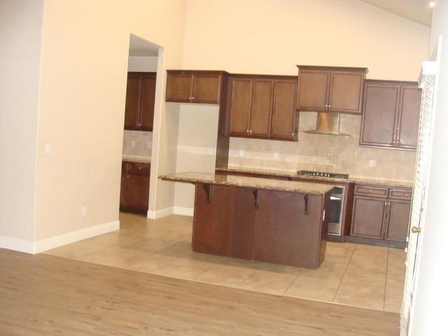 7477 N La Paz Avenue, Fresno, CA 93722