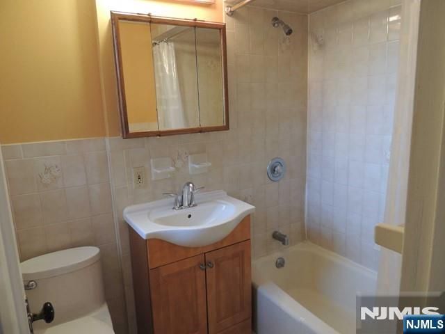 100 Prospect Avenue 2C, Hackensack, NJ 07601