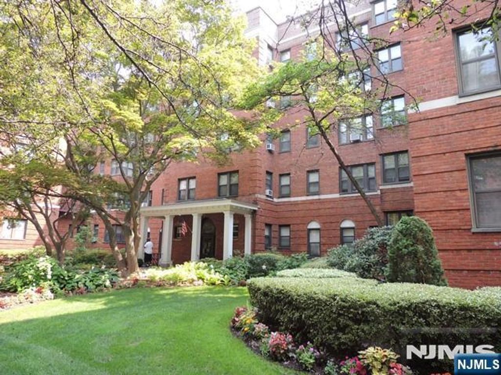 100 Prospect Avenue 2C, Hackensack, NJ 07601