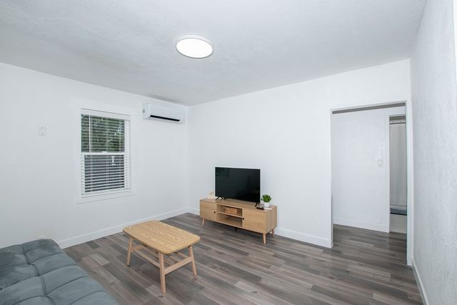 1270 E 36th Court, Des Moines, IA 50317