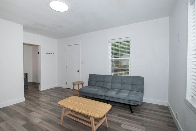 1270 E 36th Court, Des Moines, IA 50317