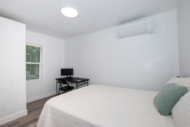 1270 E 36th Court, Des Moines, IA 50317