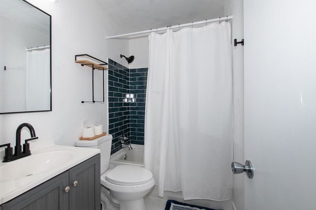 1270 E 36th Court, Des Moines, IA 50317