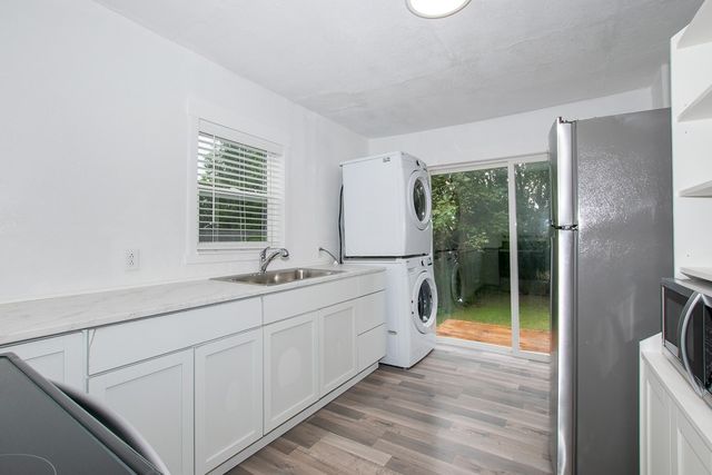 1270 E 36th Court, Des Moines, IA 50317