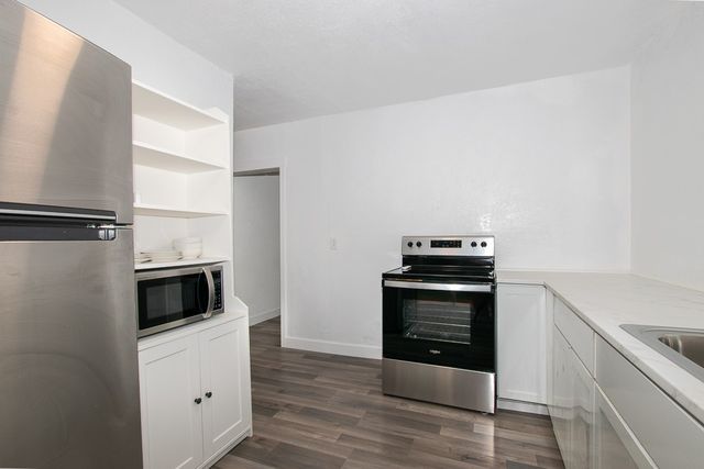 1270 E 36th Court, Des Moines, IA 50317