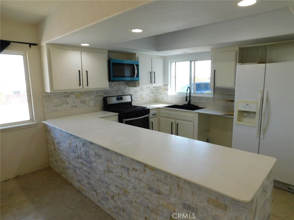 Image 4 of property listing at 74813 Sunrise, 29 Palms, CA 92277