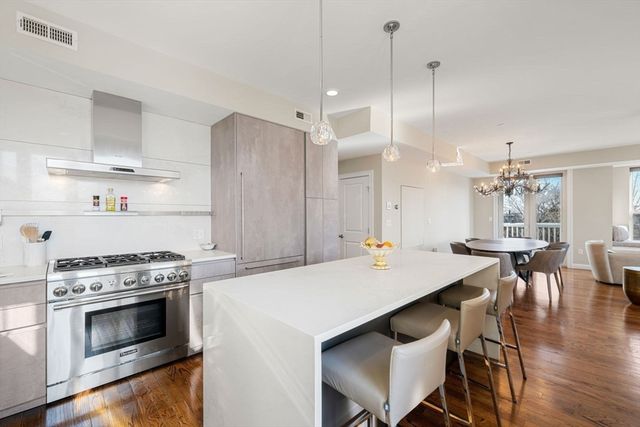 928 E Broadway 9, Boston, MA 02127
